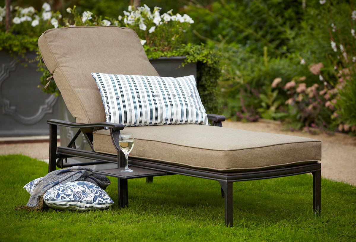 Relax in the comfortable garden lounger and enjoy your evening