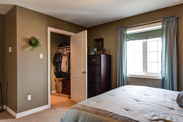 Cute Master Bedroom With Walk In Closet Layout | Topfashiontrade bedroom with walk in closet