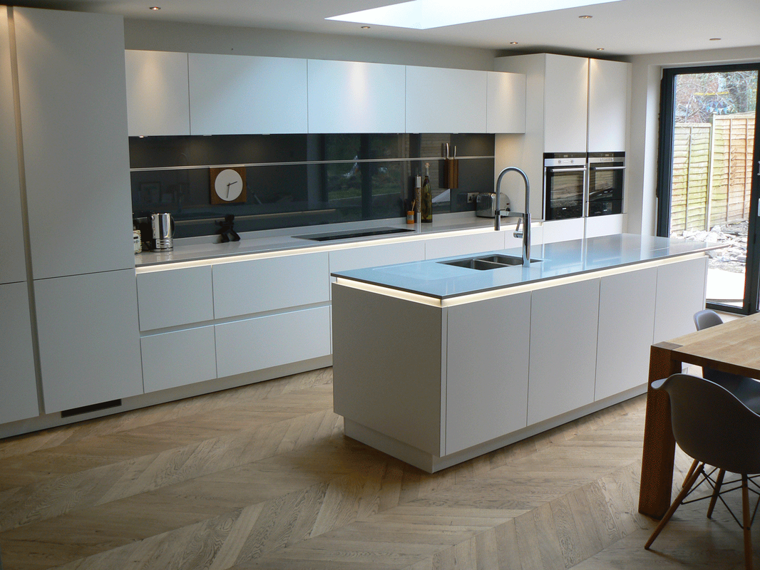 Cool An example of a German handle-less kitchen......the way handle-less kitchens  should be. german handleless kitchens