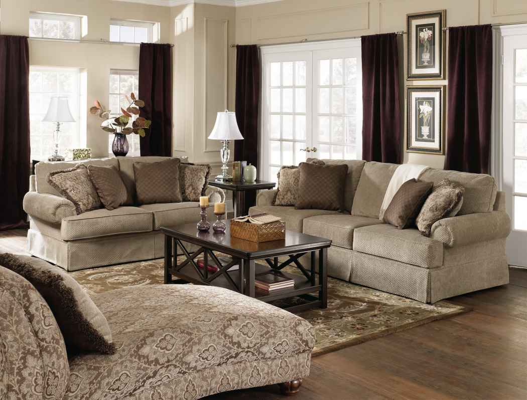 Using traditional furniture for a pleasant look