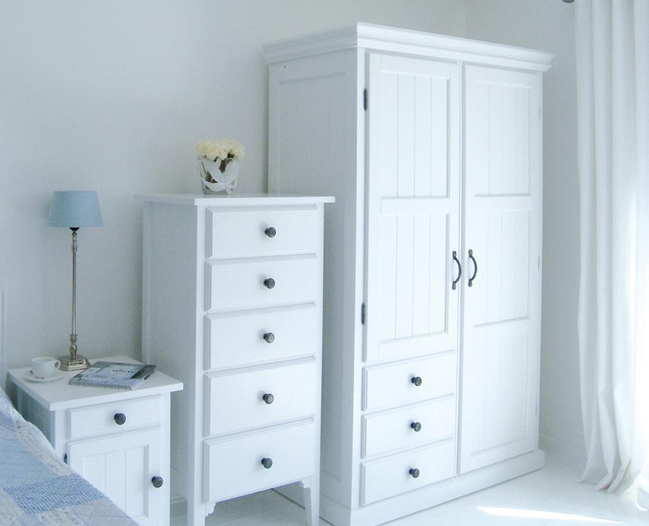 Organize your stuff with a wardrobe with drawers