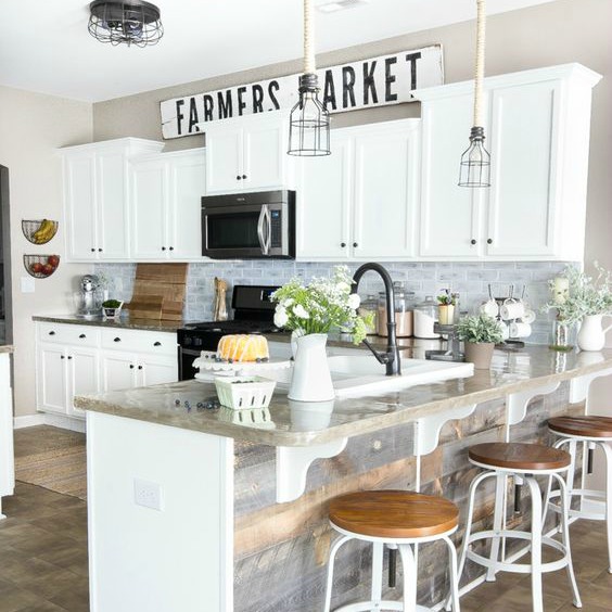 10 fab farmhouse kitchen makeovers {where they painted the existing DBBEUIN