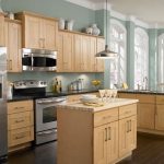 best kitchen wall colors with maple cabinets what paint color goes APSHZAO