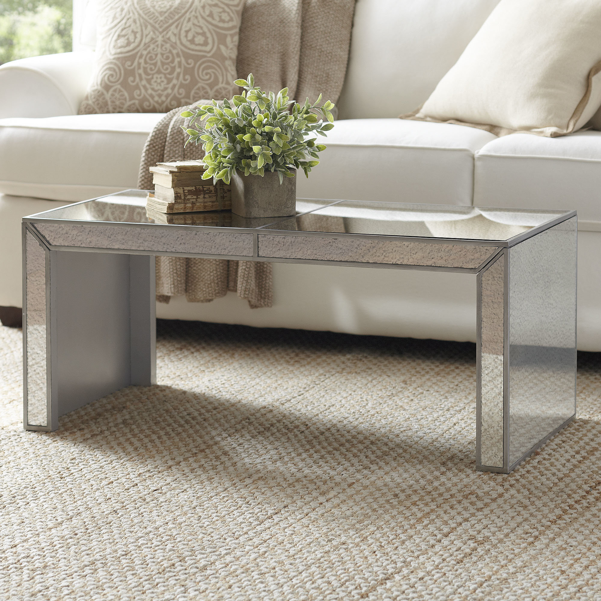 The Beautiful reflections of mirrored coffee table