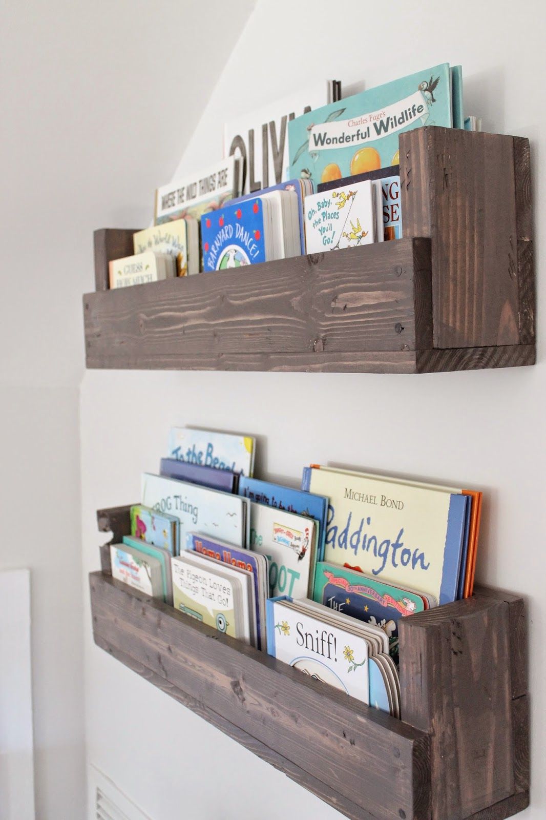 bookshelves for kids see how caitlin from the picket fence projects whipped up these IUVUYOH
