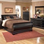 full bedroom sets huey vineyard 4-piece sleigh bedroom set in black LUWPBFD