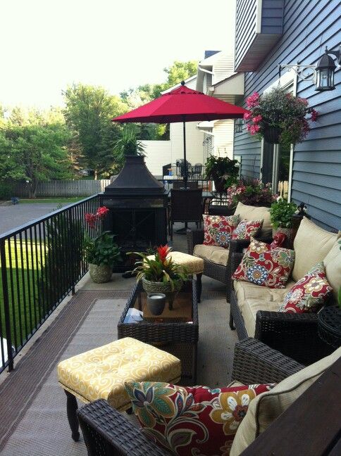 Long skinny townhouse deck Creating two spaces Summer deck decorating ideas