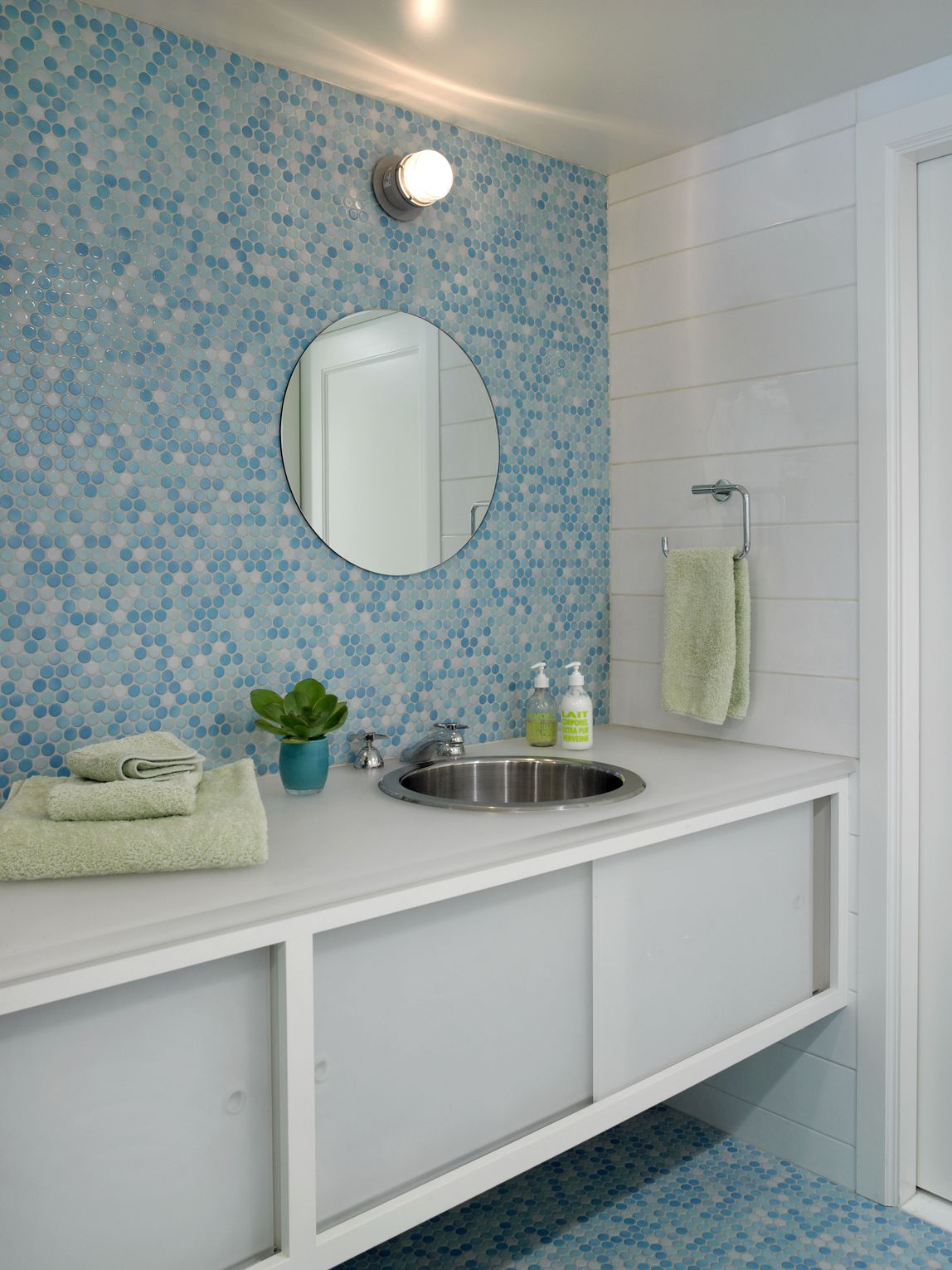 Design ideas for ceramic bathroom wall
  tiles