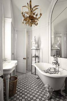 32 Modern Bathrooms That Make The Case For Luxury