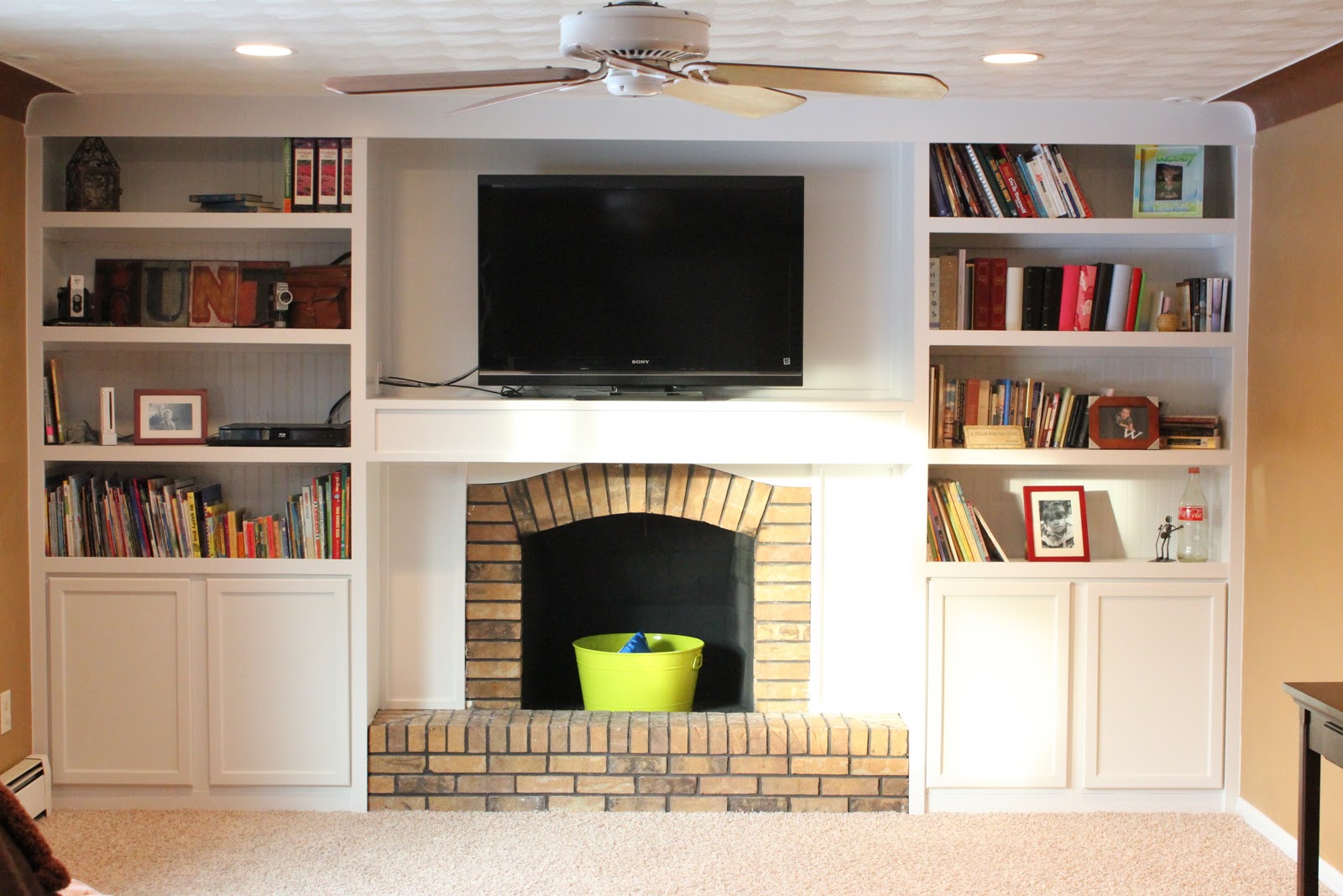 Floor To Ceiling Built In Bookcase Around Fireplace And Wall Mounted Tv, 15  Inspiring Designs
