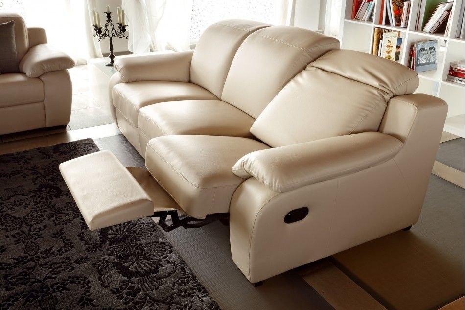 Tips to choose the best contemporary
  leather recliner sofa design