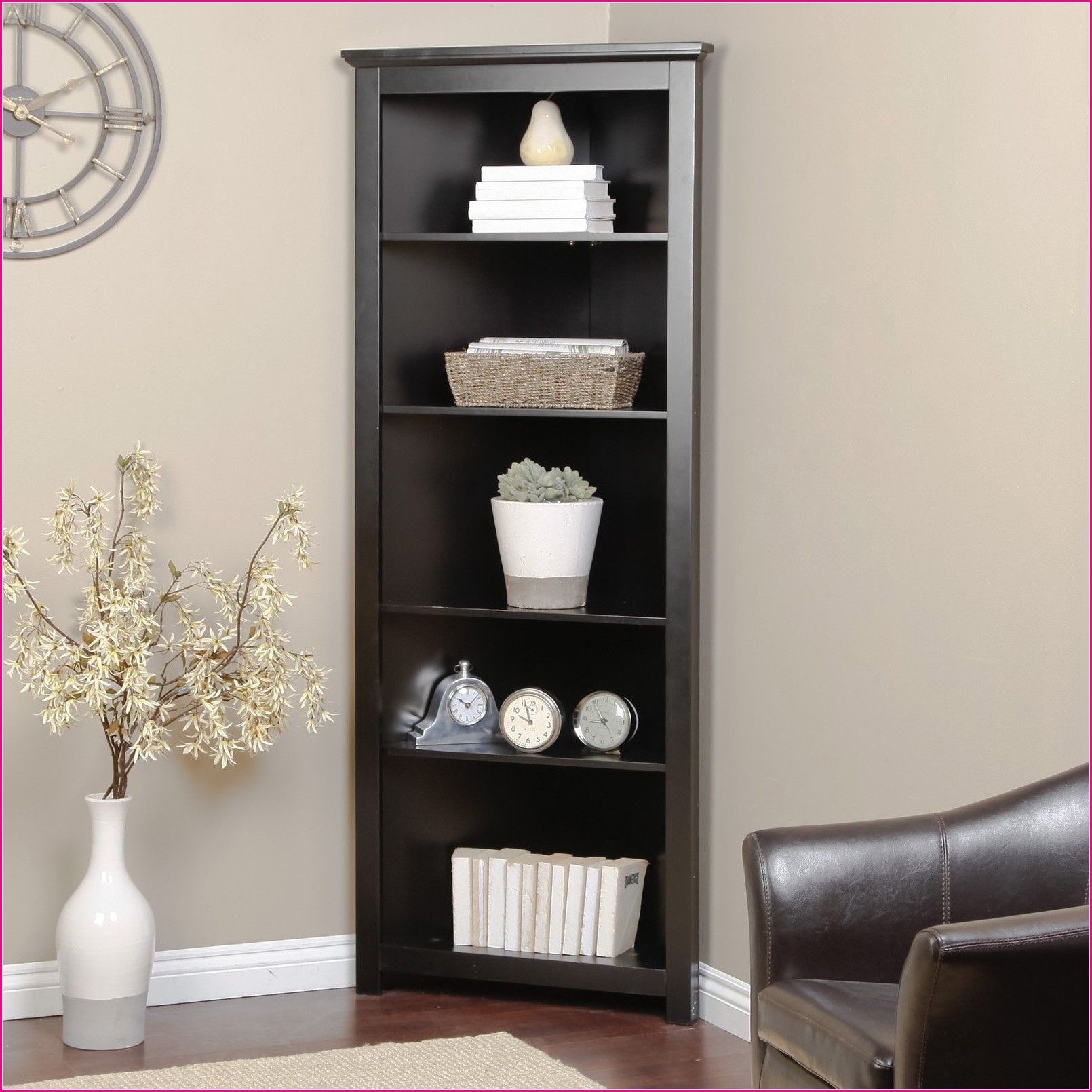 Use of corner shelf units for living room