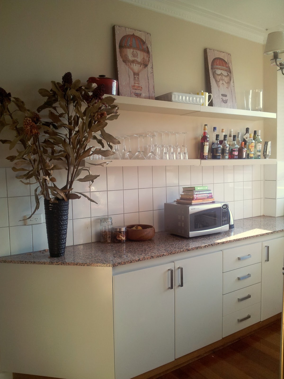 Ikea Hack: how to install Ikea Lack floating shelves in the kitchen