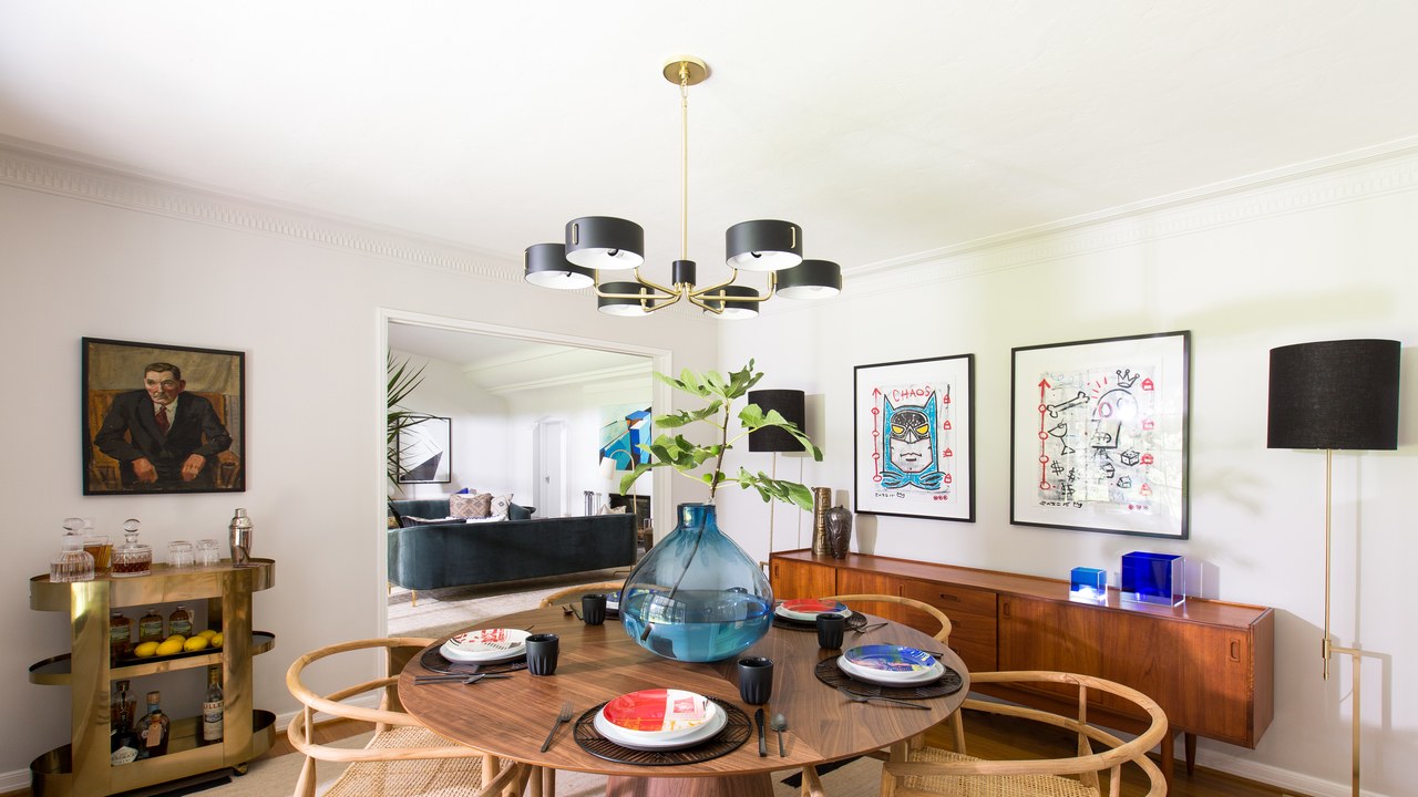 Mid century modern home design ideas –
  mirrored bedside tables.