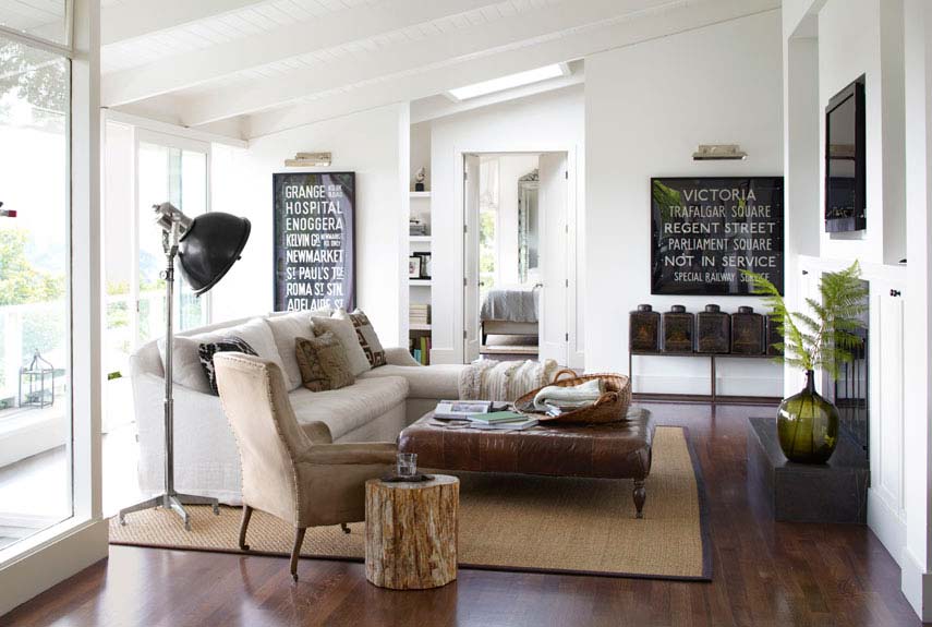 Modern country decor living room go
  well  with stenciled signs