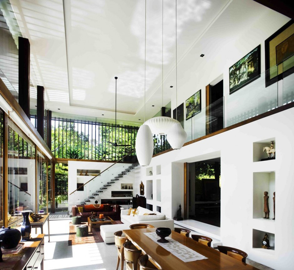 If you want to have the dream house design that has the wonderful garden  views, this modern house design in Singapore can be used as your  inspiration.