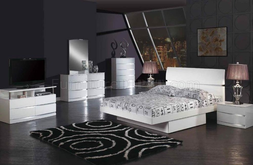 White Glossy Finish Stylish Modern Bed w/Optional Casegoods