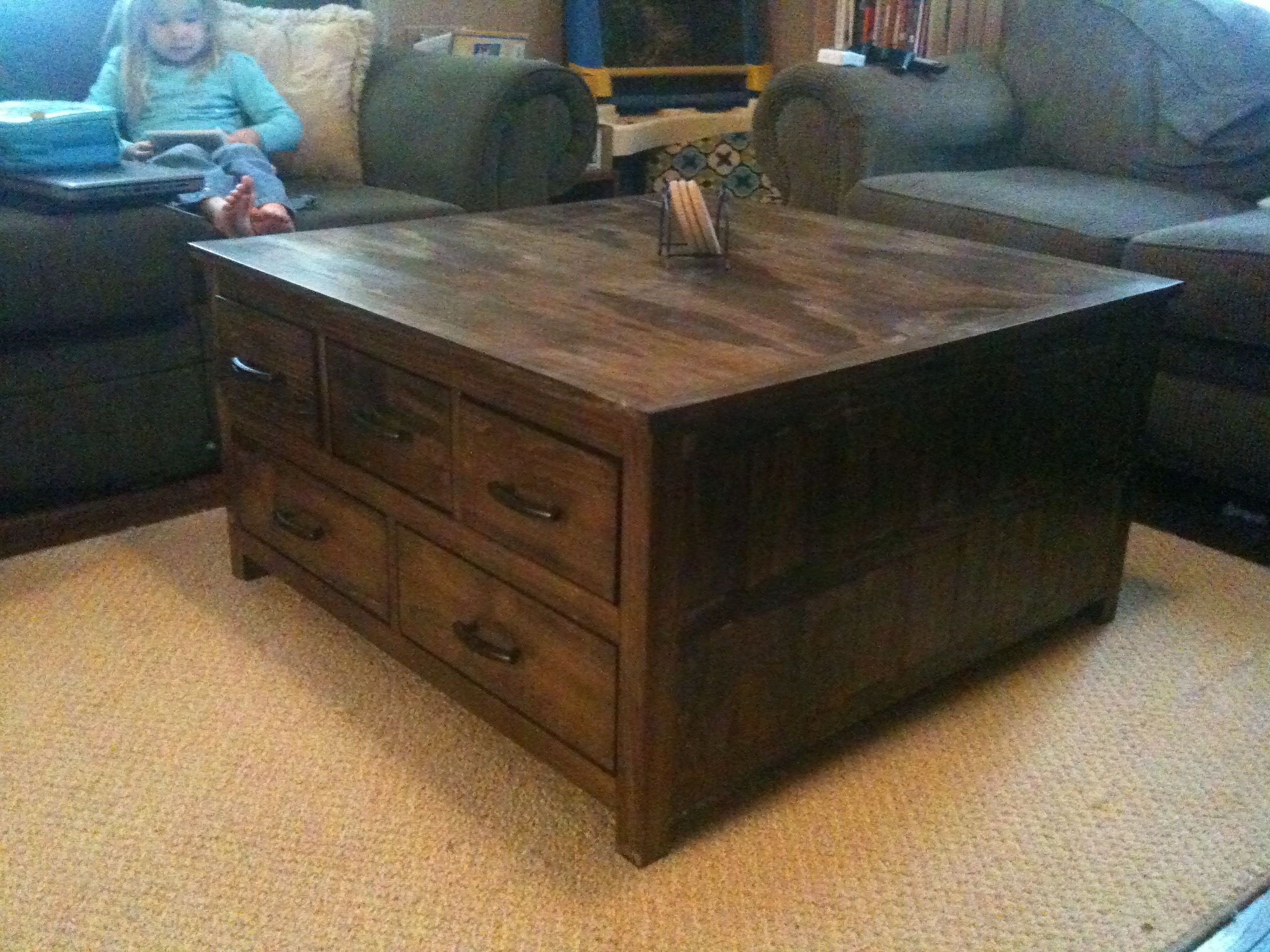 Unique DIY coffee table ideas that offer ceative style and storage. #diy # coffeetable #withstorage #coffelovers #designideas