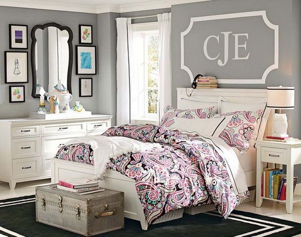 Airy and girly bedroom design that is perfect for teen girls. Simple but so  elegant