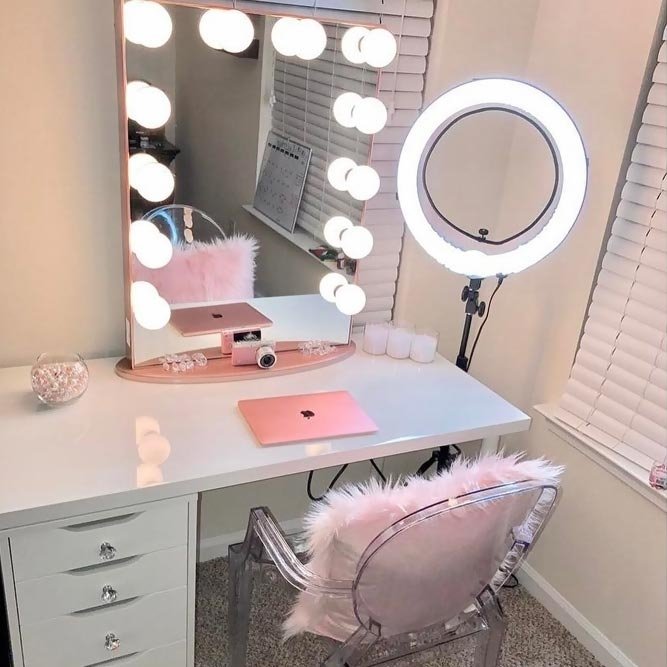 Beauty Of Makeup Vanity Table With Lights |