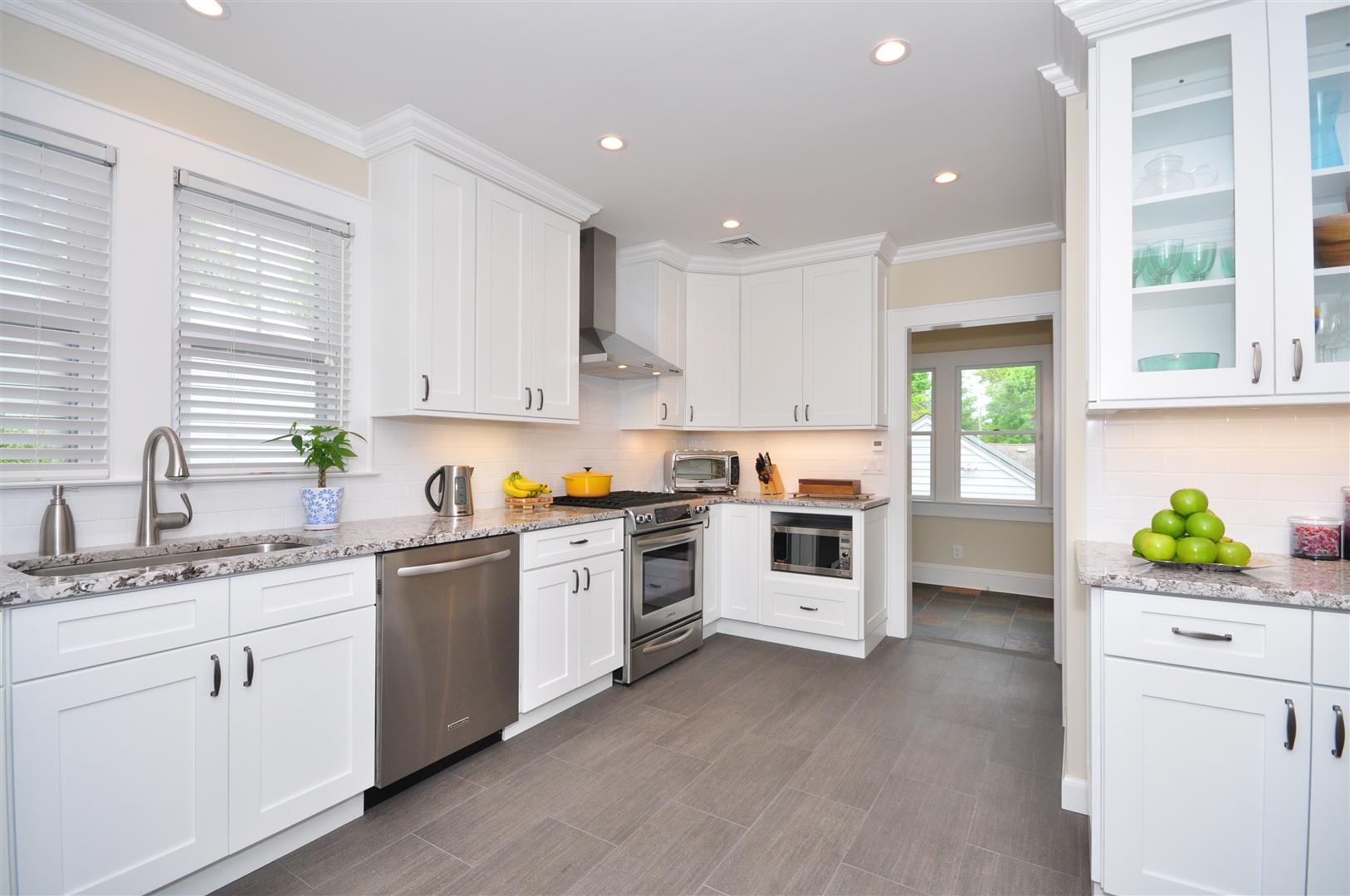 Ice White Shaker Cabinets