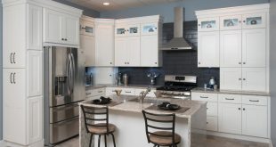 Elegant White Shaker Kitchen Cabinets