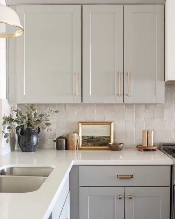 Keep your kitchen clean and tidy with
kitchen tile backsplash