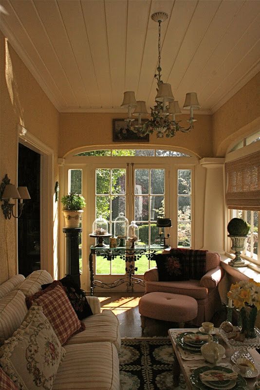 Make an elegant sun room with decent  furniture design