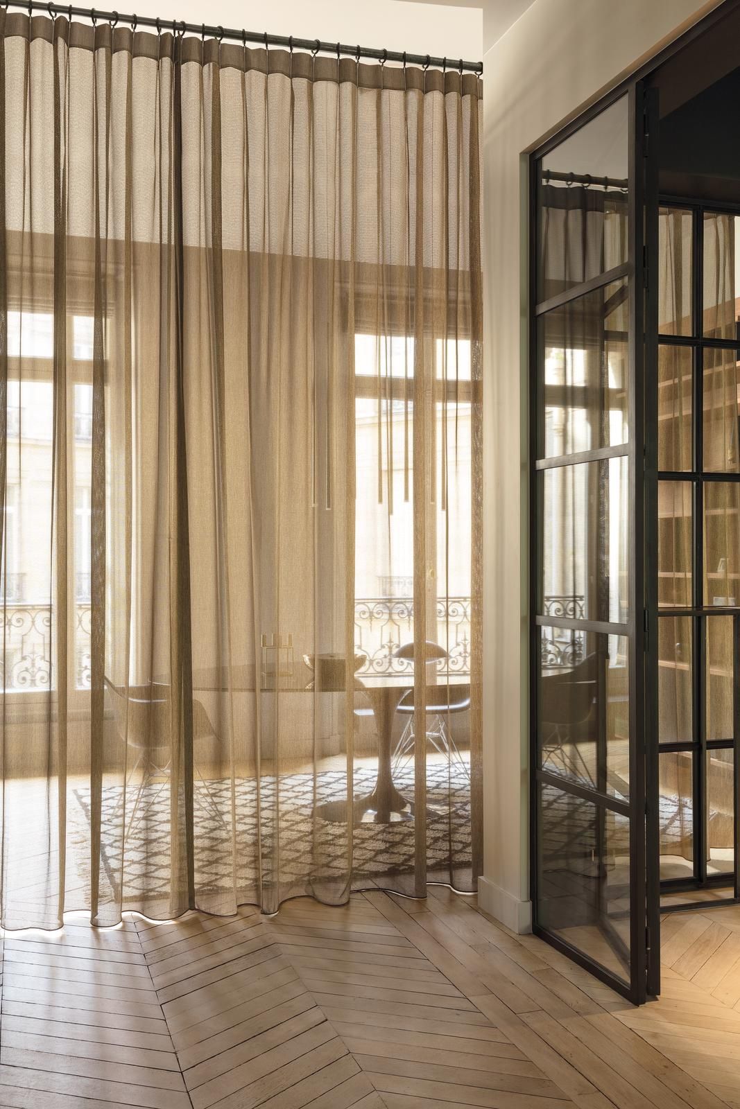 Advantages and disadvantages of a room
divider curtain