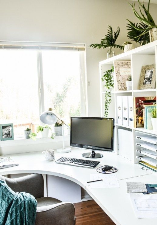 White Corner Desk for Contemporary Homes