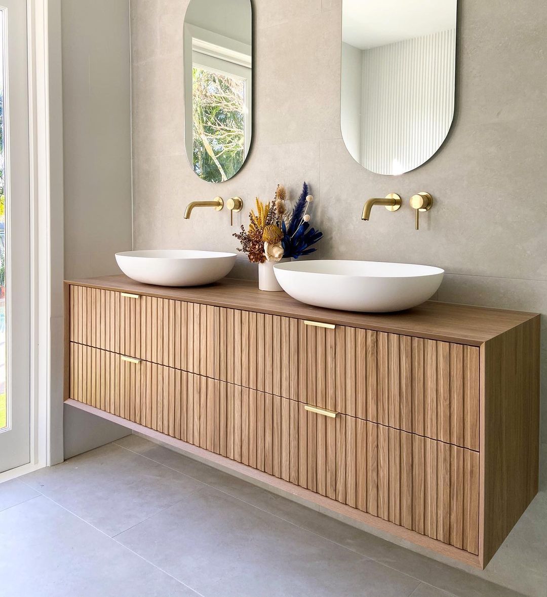 Choosing Vanity Cabinets that Accentuate
Your Bathroom