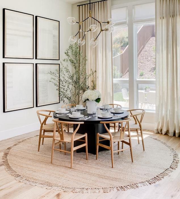Change the look of the room effortlessly
with round rug