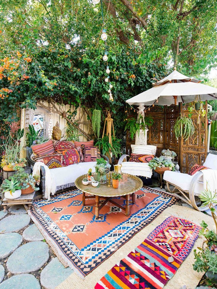 a unique theme for modern outdoor
  patio  decor ideas