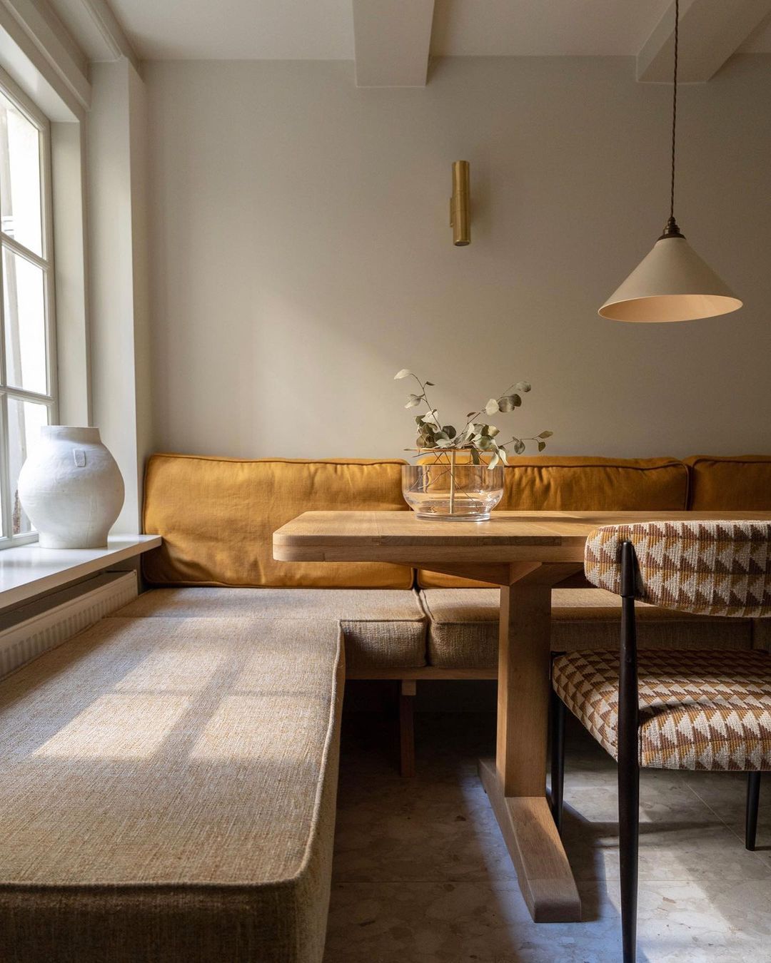 Enchanting Elegance: Exploring the Versatility of Dining Banquettes
